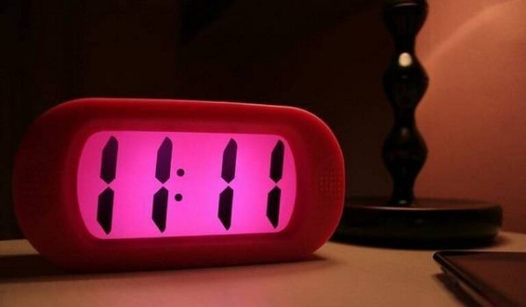 Однаковий час на годиннику