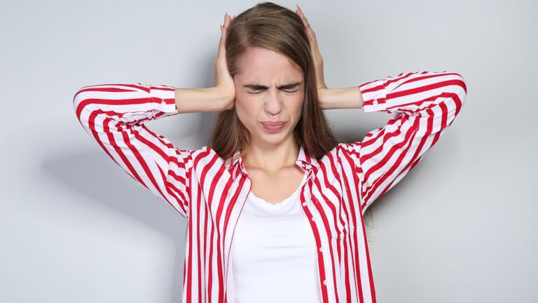 Чому горять вуха